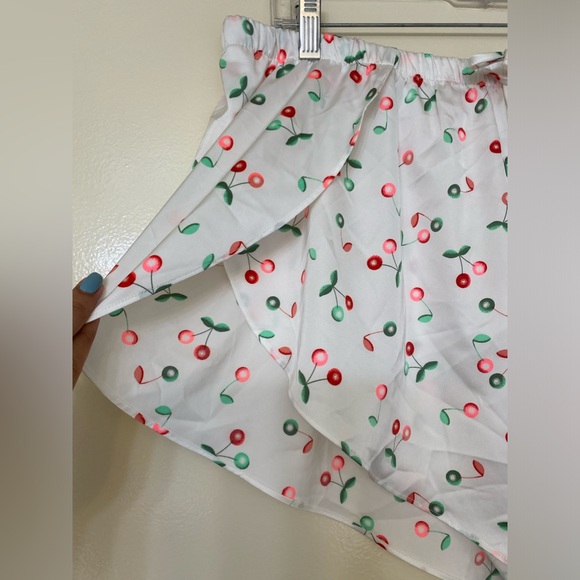 COLSIE Cherry print silky pajama shorts - Picture 2 of 5